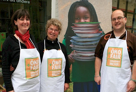 Weltladentag 2010 in Wetzlar zum Motto "Öko+Fair ernährt mehr!"